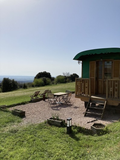 Location de vacances - Chalet à Saissac - terrasse privative face aux Pyrénées
