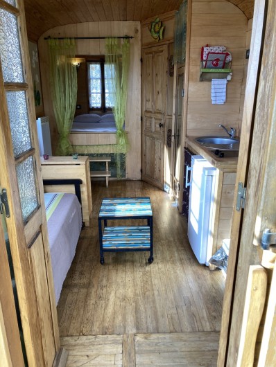 Location de vacances - Chalet à Saissac - intérieur de la roulotte