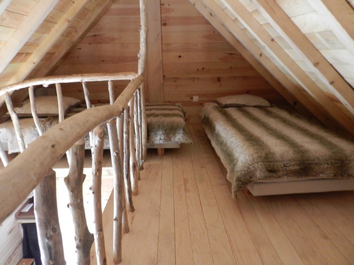 Location de vacances - Chalet à Saissac - coin mezzanine avec deux simples