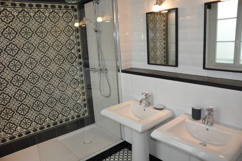 Location de vacances - Château - Manoir à Beychac-et-Caillau - Salle d'eau chambre 1961