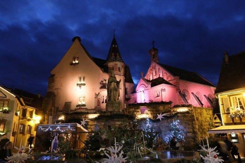 Location de vacances - Mas à Eguisheim - place du château en hiver dans le village