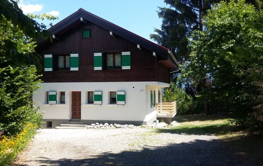 Location de vacances - Chalet à Combloux - Mireneige  depuis la cour