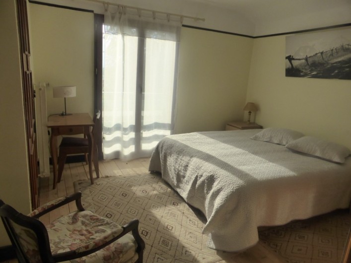 Location de vacances - Chalet à Combloux - Chambre 2 , sur jardin et vue