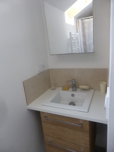 Location de vacances - Chalet à Combloux - Vasque chambre 1