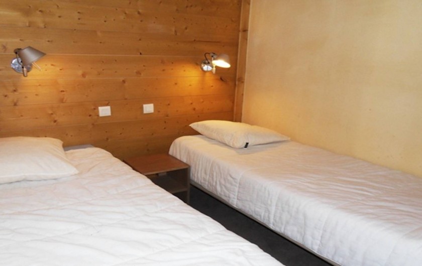 Location de vacances - Appartement à La Plagne - Chambre 2 avec 2 lits simples 90x200