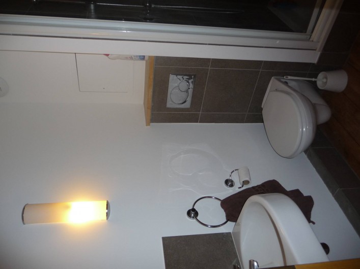 Location de vacances - Appartement à La Plagne - Salle de douche 2 avec douche, sèche serviettes et toilette