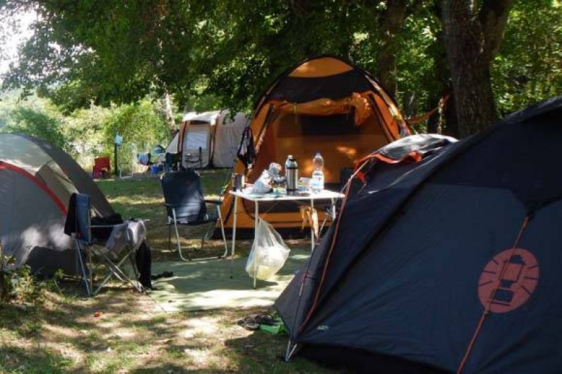 Location de vacances - Camping à Piégros-la-Clastre - Choix d'emplacements au bord de la rivière Drôme au camping Les Chamberts.