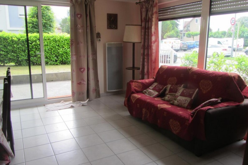 Location de vacances - Appartement à Faverges - canapé lit pris sous un autre angle