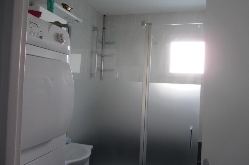 Location de vacances - Appartement à Faverges - salle de bain à l'italienne