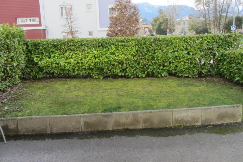 Location de vacances - Appartement à Faverges - jardin