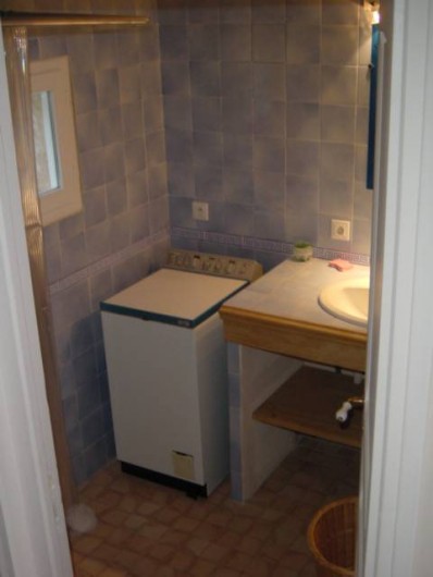 Location de vacances - Maison - Villa à Villedieu - Salle d'eau avec lave linge