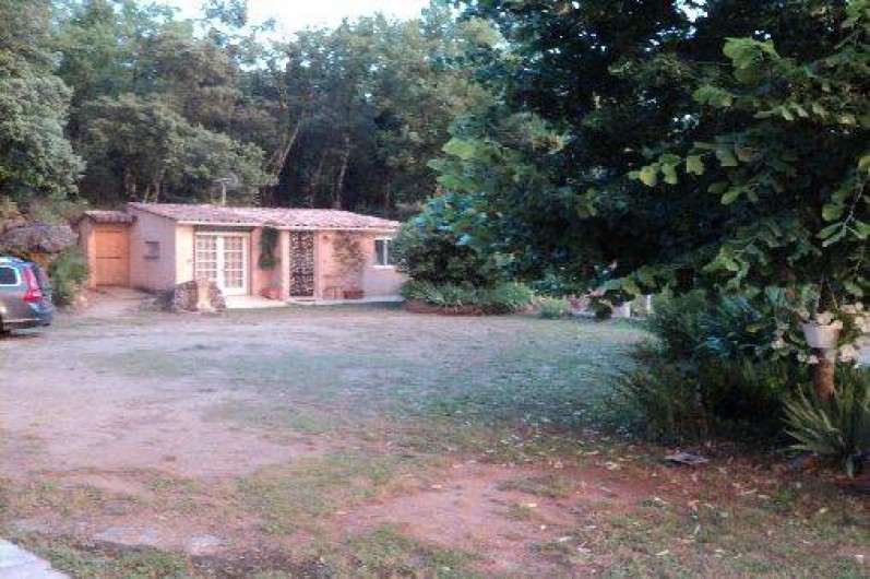 Location de vacances - Maison - Villa à Montauroux - vue sous soleil