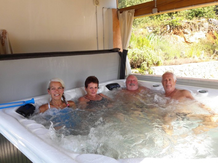 Location de vacances - Maison - Villa à Montauroux - vacanciers au bain