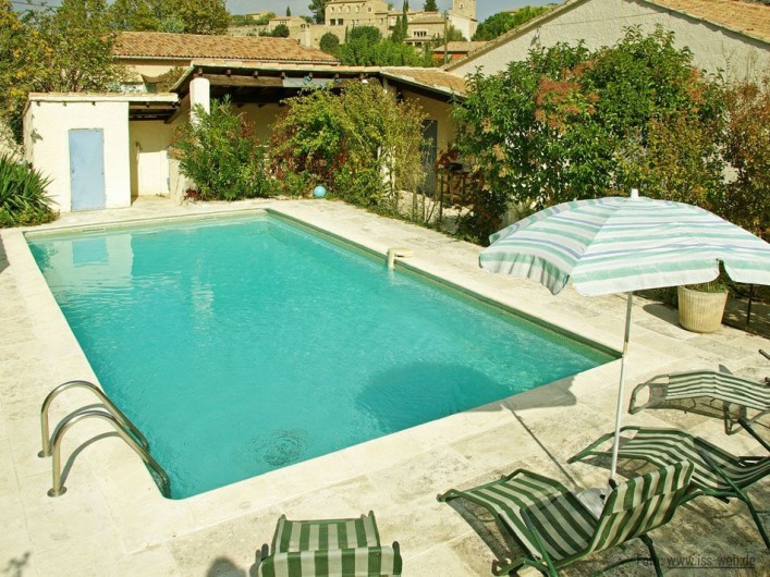 Location de vacances - Villa à Maubec - vue d'ensemble sur la piscine