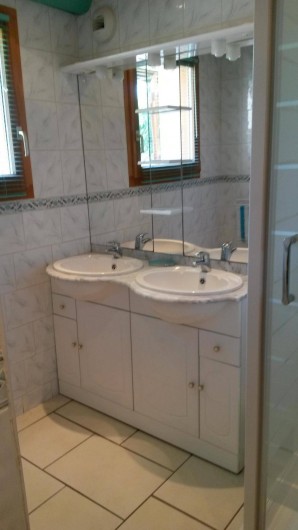Location de vacances - Chalet à Le Menil - Salle de bain avec douche
