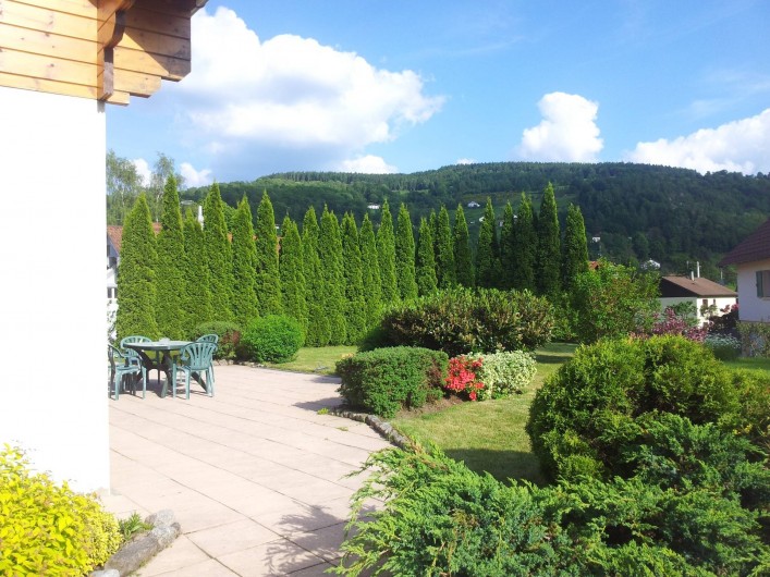 Location de vacances - Chalet à Le Menil - Terrasse côté sud