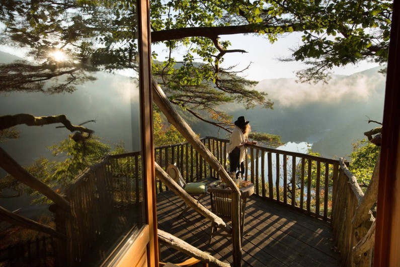 Location de vacances - Chambre d'hôtes à Saint-Martial-Entraygues - Terrasse de la cabane "Pin en Vert"