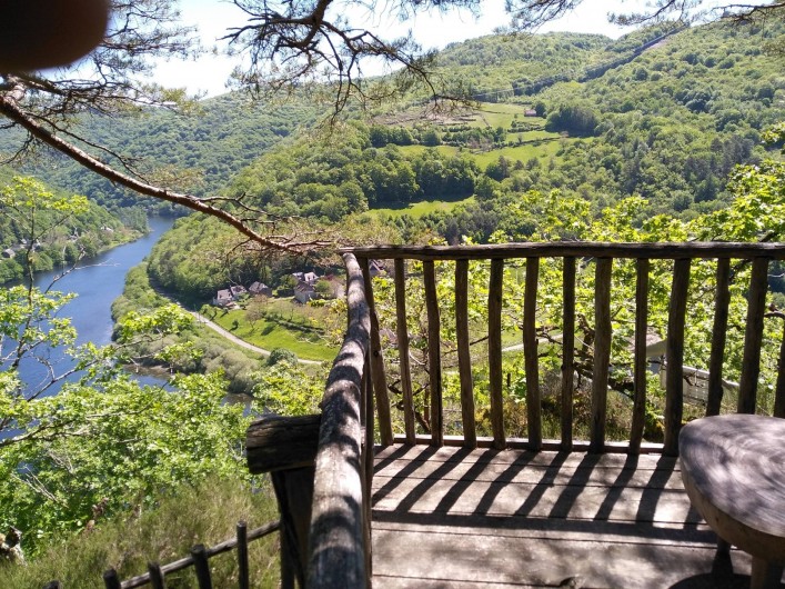 Location de vacances - Chambre d'hôtes à Saint-Martial-Entraygues - Terrasse  de la cabane "Pin en Vert"