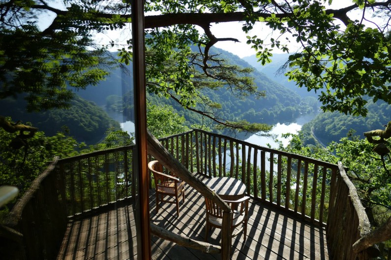 Location de vacances - Chambre d'hôtes à Saint-Martial-Entraygues - Terrasse  de la cabane "Pin en Vert"