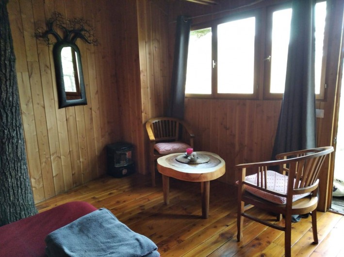 Location de vacances - Chambre d'hôtes à Saint-Martial-Entraygues - Intérieur de la cabane "Epicea Souhait"