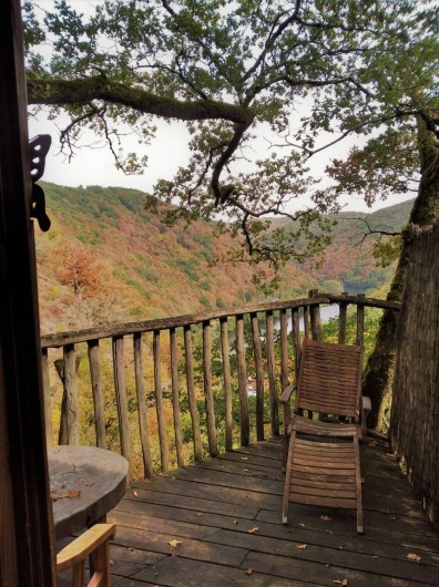 Location de vacances - Chambre d'hôtes à Saint-Martial-Entraygues - Terrasse de la cabane "Epicea Souhait"