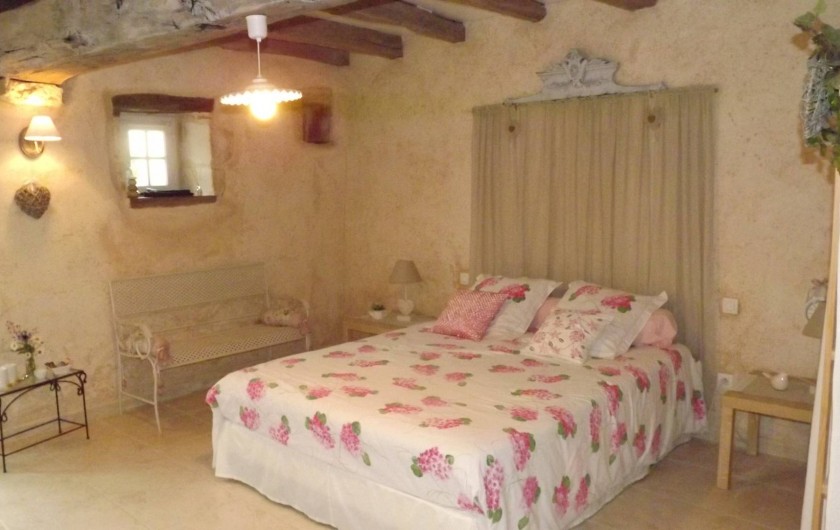 Location de vacances - Gîte à Xaintray - Chambre rez-de-chaussée (ouverture sur la terrasse) lit 160/200