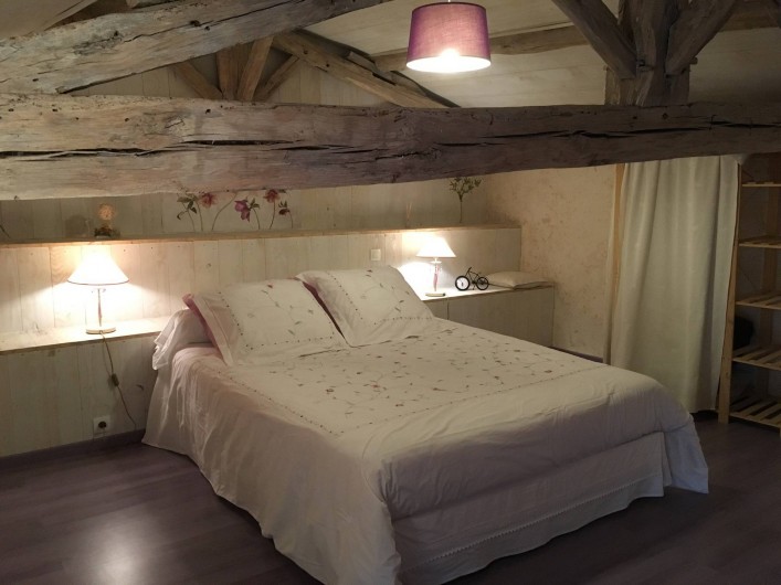 Location de vacances - Gîte à Xaintray - Chambre étage - lit 160/200