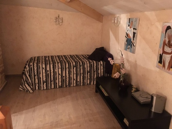 Location de vacances - Gîte à Xaintray - Alcôve à l'étage - lit 90/200