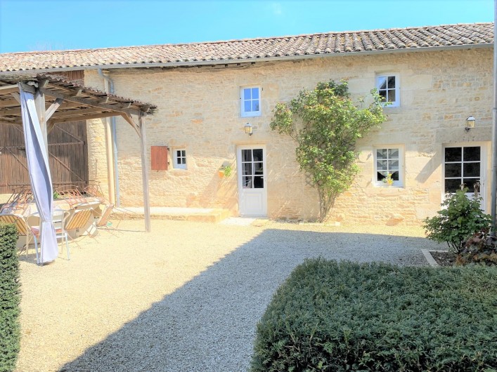 Location de vacances - Gîte à Xaintray - Facade du gîte