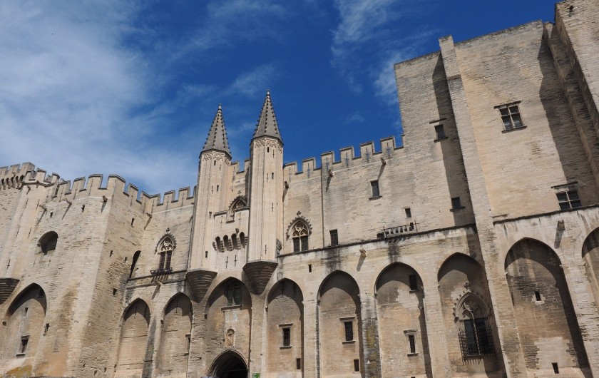 Le palais des Papes à Avignon (1 heure de route de la ferme)