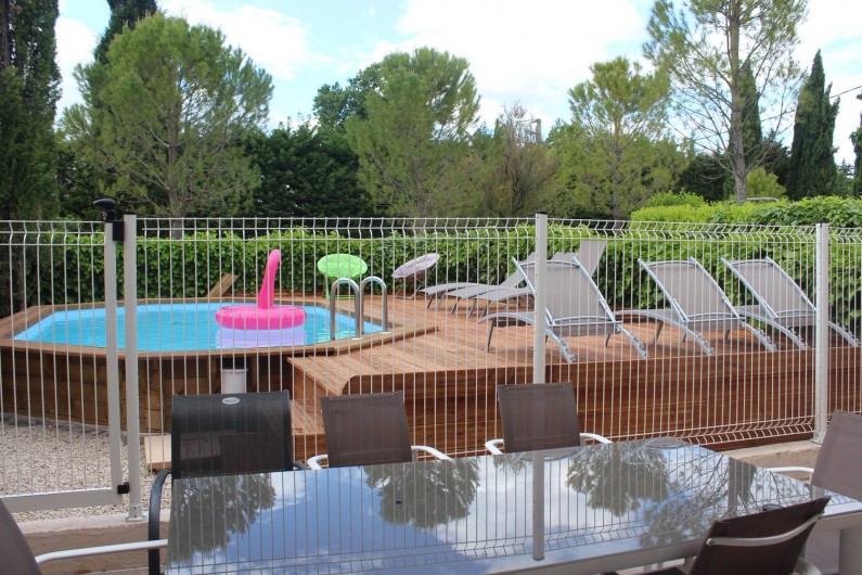 Location de vacances - Mas à Monteux - La terrasse contre la piscine