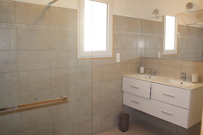 Location de vacances - Mas à Monteux - La salle d'eau du haut, attenante à la chambre 1