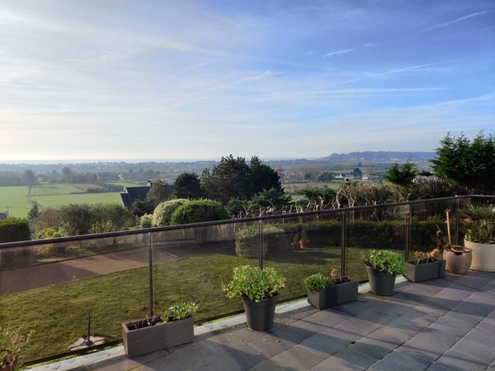 Location de vacances - Villa à Barneville-Carteret - Terrasse + vue mer