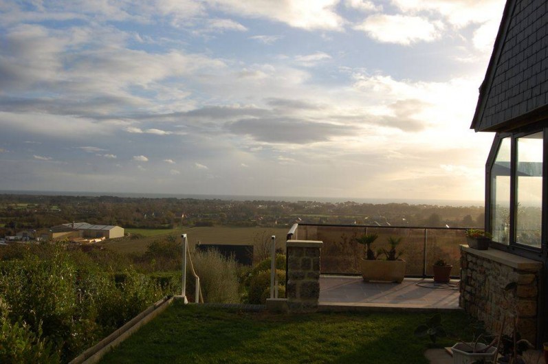 Location de vacances - Villa à Barneville-Carteret - Terrasse + vue mer