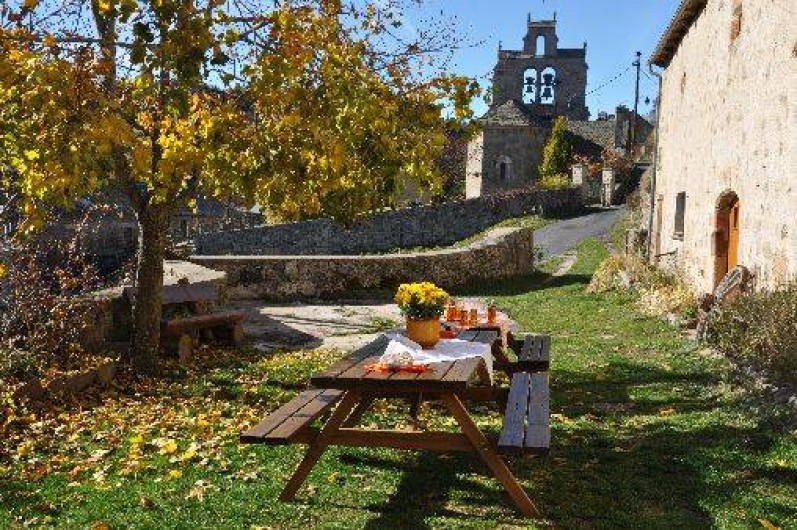 Location de vacances - Gîte à La Panouse - Déjeuner dehors GG