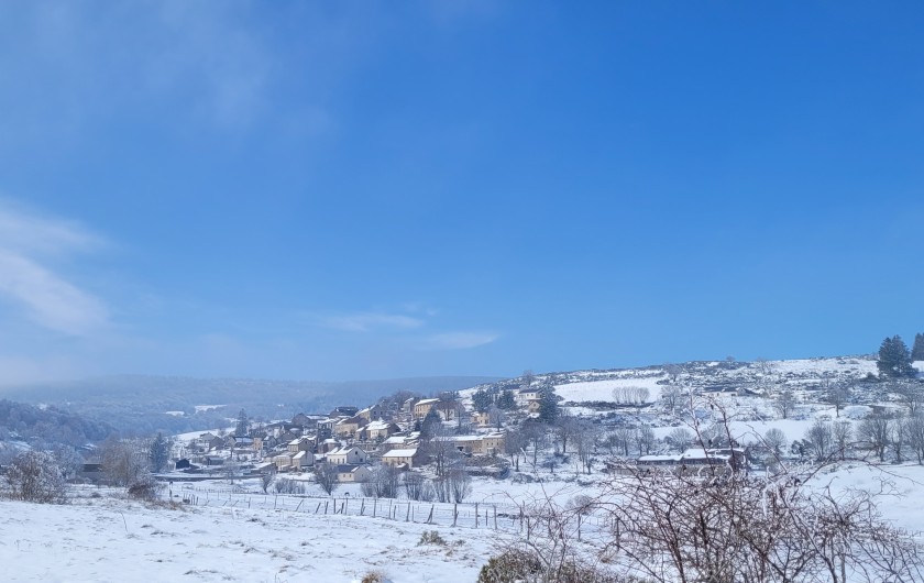 Location de vacances - Gîte à La Panouse - Le village en hiver