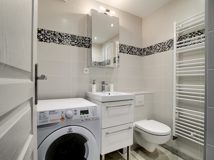 Location de vacances - Appartement à Les Deux Alpes - Lave linge séchant