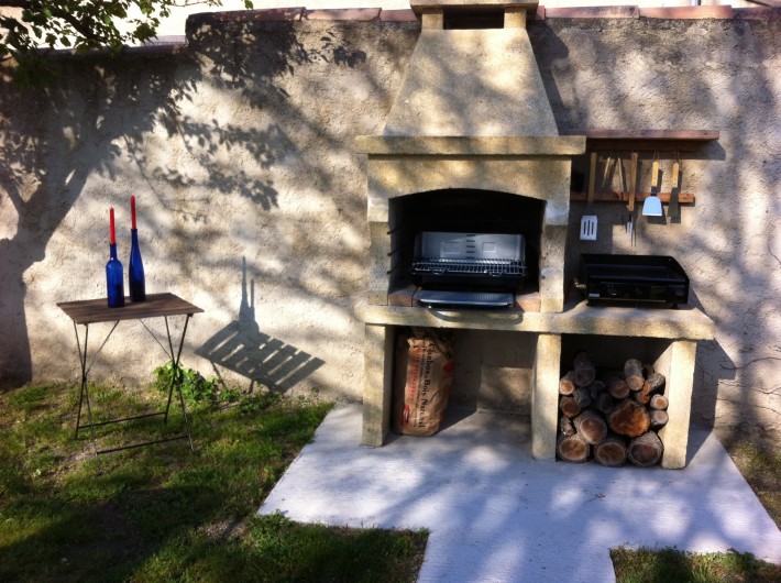 Location de vacances - Gîte à Pernes-les-Fontaines - Coin Barbecue + Plancha