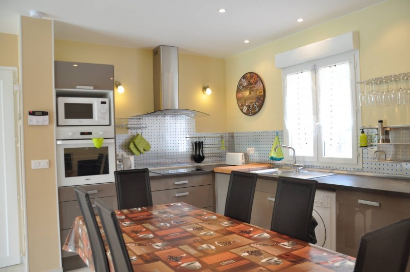 Location de vacances - Villa à Sainte-Lucie de Porto-Vecchio - CUISINE ENTIEREMENT AMENAGEE