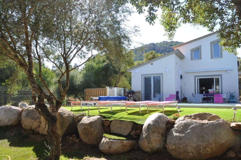 Location de vacances - Villa à Sainte-Lucie de Porto-Vecchio - VILLA AVEC PISCINE ET JARDIN