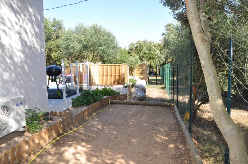 Location de vacances - Villa à Sainte-Lucie de Porto-Vecchio - TERRAIN DE BOULES AVEC BOULES A DISPOSITION