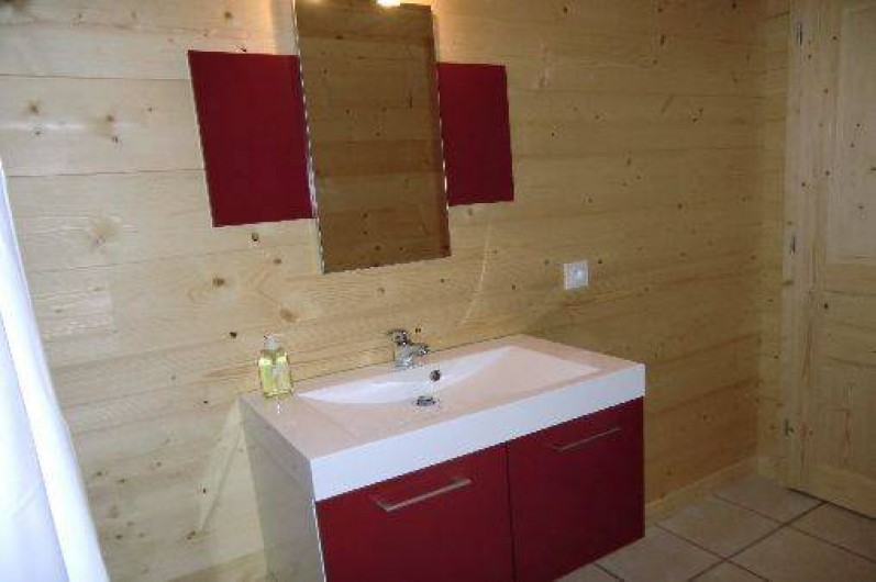 Location de vacances - Chalet à Esserval-Combe - salle de douche étage