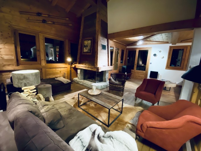 Location de vacances - Chalet à Megève - Double salon chaleureux avec sa cheminée
