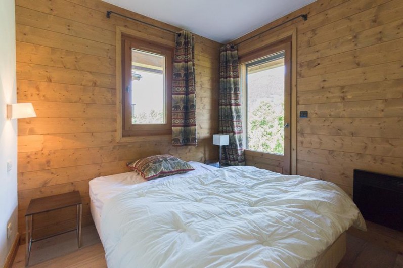 Location de vacances - Chalet à Megève - chambre ours (étage inf) accès jardin