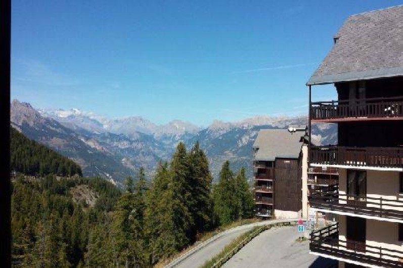 Location de vacances - Appartement à Station de Risoul 1850 - la vue du balcon version été vers la vallée