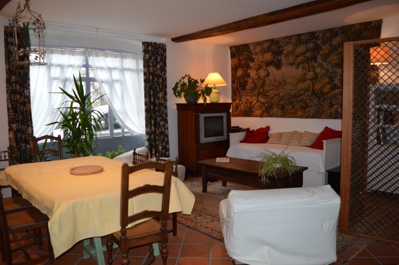 Location de vacances - Appartement à Trézioux - salle à manger, salon