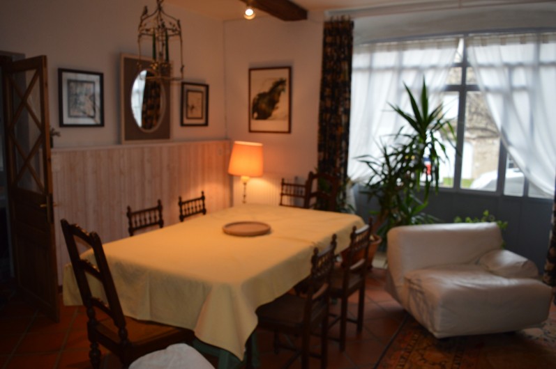 Location de vacances - Appartement à Trézioux - salle à manger