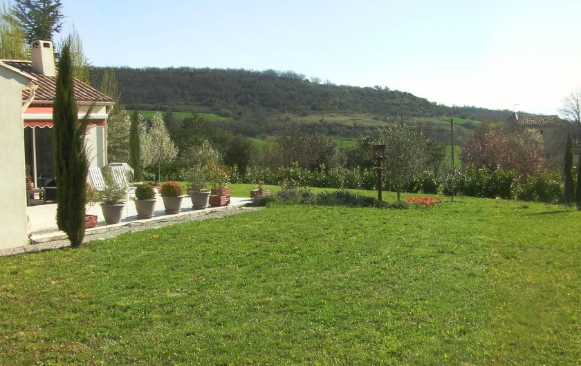 Location de vacances - Villa à Saint-Michel-l'Observatoire - Terrain côté Sud