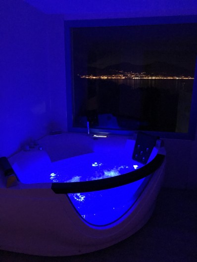 Location de vacances - Villa à Porticcio - Spa face au golfe et ville d'Ajaccio