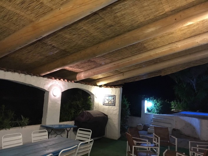 Location de vacances - Villa à Porticcio - Terrasse de 32m² couverte de canisses et étanche